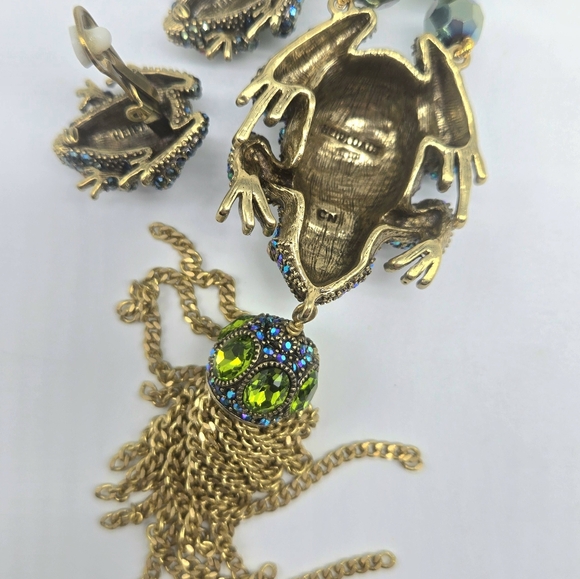 Heidi Daus Frog Necklace + Earrings w/ Black Aurora Borealis Swarovski Crystals - Picture 11 of 12